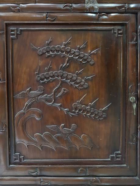 老客厅家具与花在越南图片下载