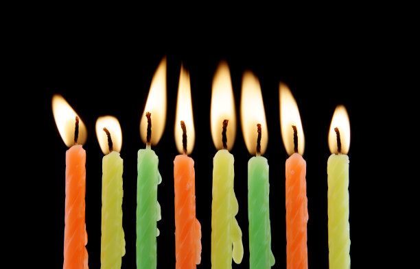 黑色生日蜡烛图片下载