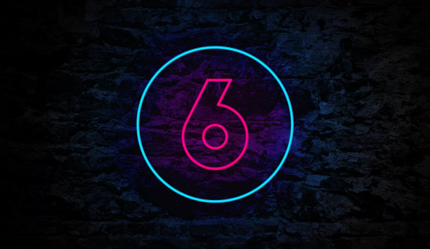 砖墙上的6号霓虹灯图片下载