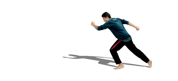 全身像拍摄的男性青少年做积极的锻炼。男运动员在运动服孤立和给予跑步姿势。男性孤立伸展双腿。活跃的姿势。用阴影水平拍摄。图片下载