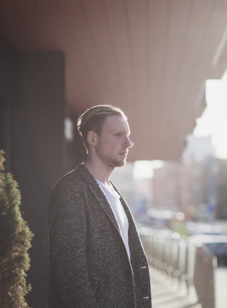 时尚的年轻人图片下载