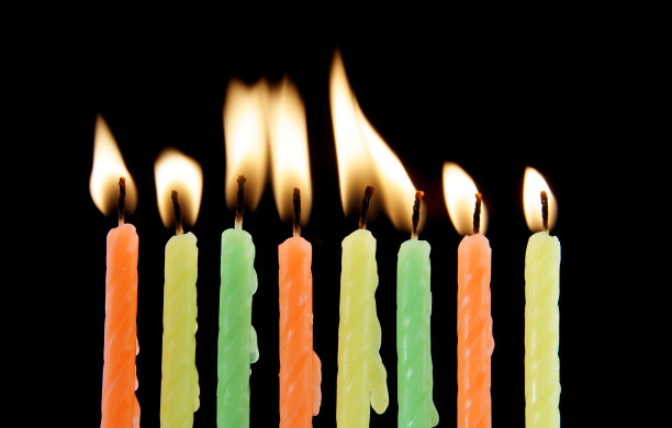 黑色生日蜡烛图片下载