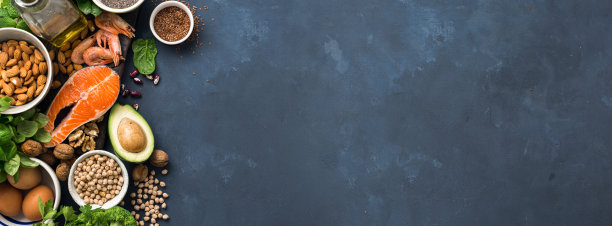 平衡和健康的食品理念。omega - 3和健康脂肪的食物来源。富含脂肪酸的食物包括蔬菜，海鲜，坚果和种子图片下载