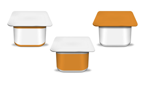 酸奶杯剥离箔盖孤立在白色背景，现实的模型。酸奶方形塑料罐容器与空白标签，矢量模板。乳制品包装颜色套装图片下载
