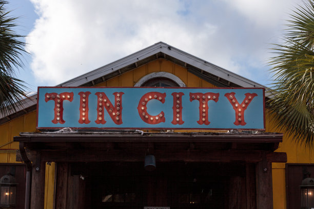 佛罗里达州那不勒斯市锡城的灯泡标志图片下载