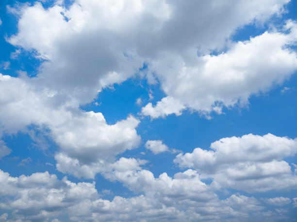 东京蓝天白云图片下载