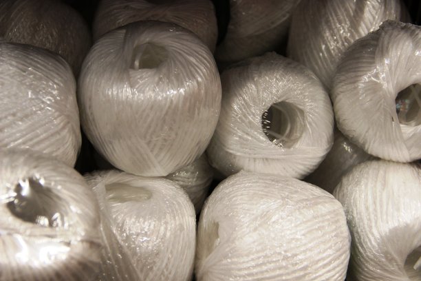 许多白色经济线块茎。许多白色的绳子图片下载
