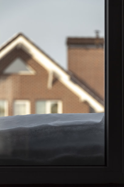 窗台上有雪图片下载