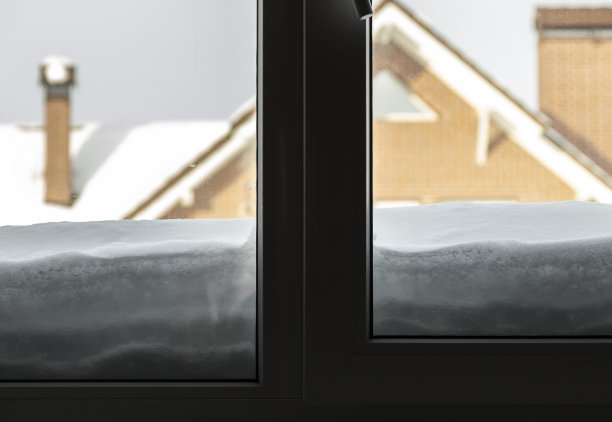 窗台上有雪图片下载