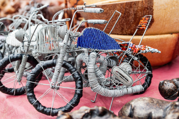 非洲钢丝艺术自行车图片下载