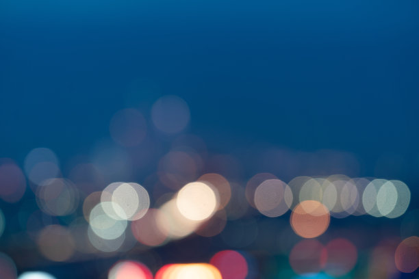 模糊抽象的灰色玻璃模糊了蓝色灯光的背景图片下载