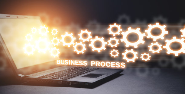带齿轮的笔记本电脑。业务流程图片下载