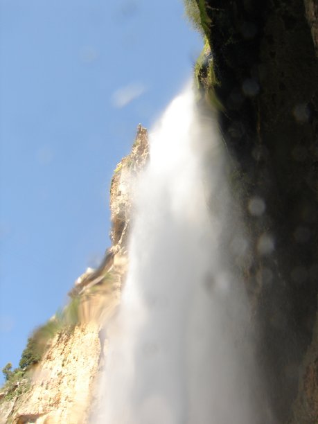 杰济内瀑布图片下载