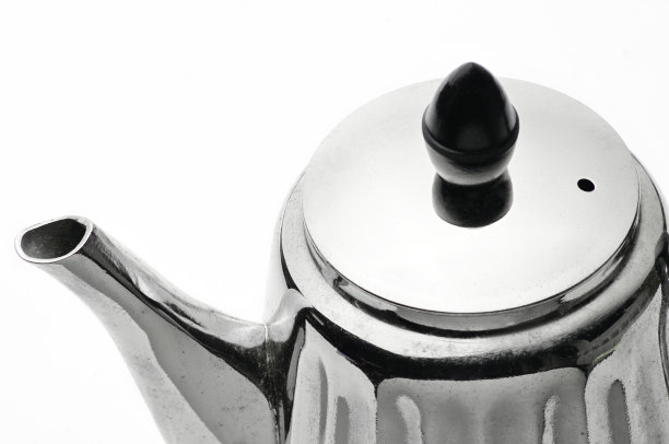 白色背景上的老式银茶壶图片下载