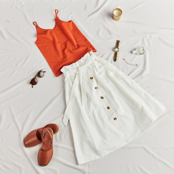 夏天穿的时髦女装图片下载