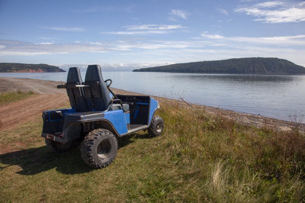 在夏季在沙滩车中探索图片下载