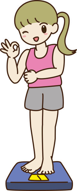 微笑的年轻女子在健身房里称量体重图片下载