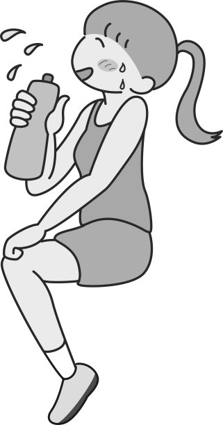 微笑的年轻女子在健身房锻炼时补水图片下载