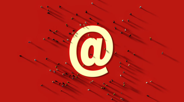 红色背景上人群在标志处形成图片下载