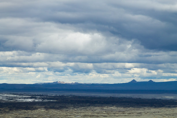 冰岛Kverfjoll地区的荒凉景观全景图图片下载