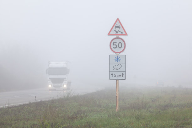 警告交通标志图片下载