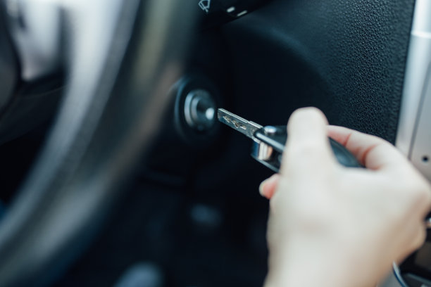 女司机启动汽车库存照片图片下载