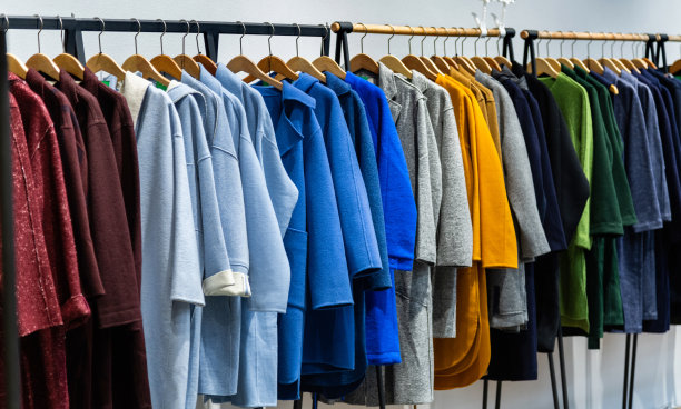 女装冬季大衣精品店图片下载