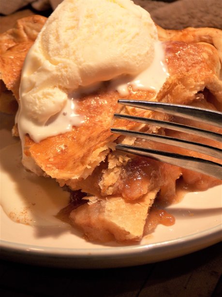 免费版税照片-温暖的苹果派融化香草冰淇淋勺-绝妙的食物照片-美妙的甜点被提供-温暖的苹果派阿拉模式-美国爱苹果派-美味的馅饼片-妈妈的派是最好的-吃我的派图片下载
