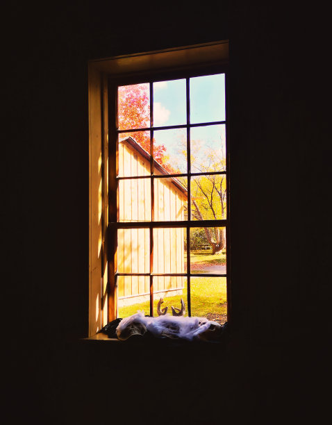 穿过黑暗到光明图片下载