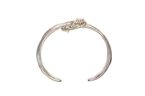 银手镯孤立在白色背景图片下载