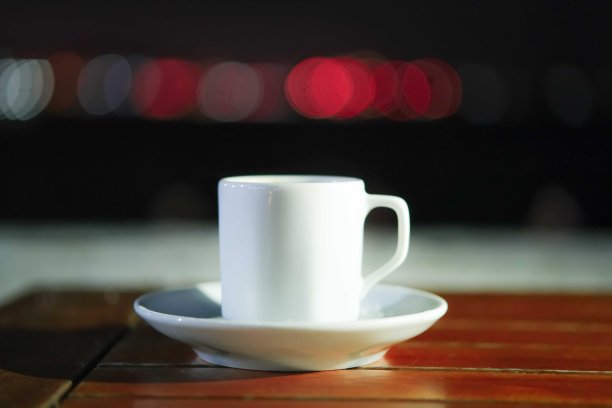 晚上喝杯咖啡。图片下载