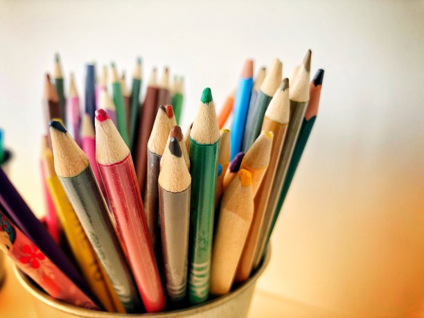 彩色铅笔图片下载