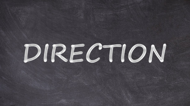 写在黑板上的指示，带有语音泡泡图片下载