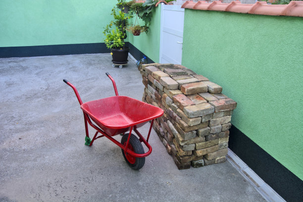 旧砖块和手推车图片下载