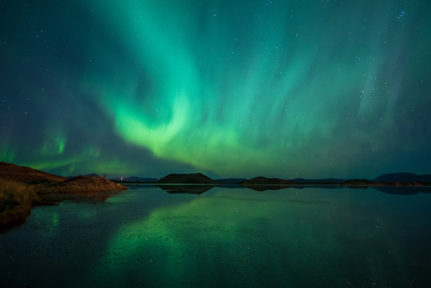 冰岛Myvatn湖边的北极光图片下载