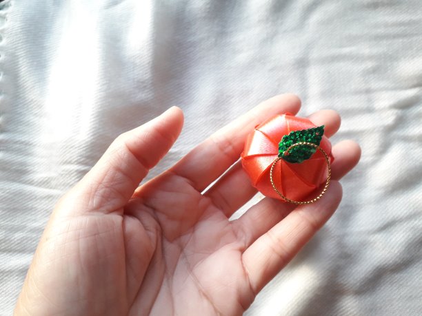 施舍花和手图片下载