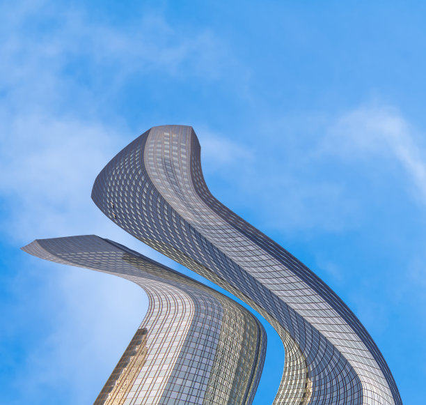 歪斜、弯曲的摩天大楼，抽象的图像，在后期处理时有强烈的变化图片下载