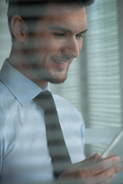 使用平板电脑的商人图片下载