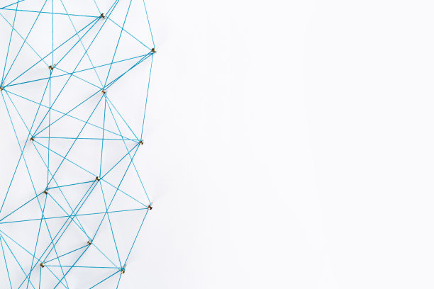 用绳子连接的大网格针。通讯、技术、网络概念图片下载