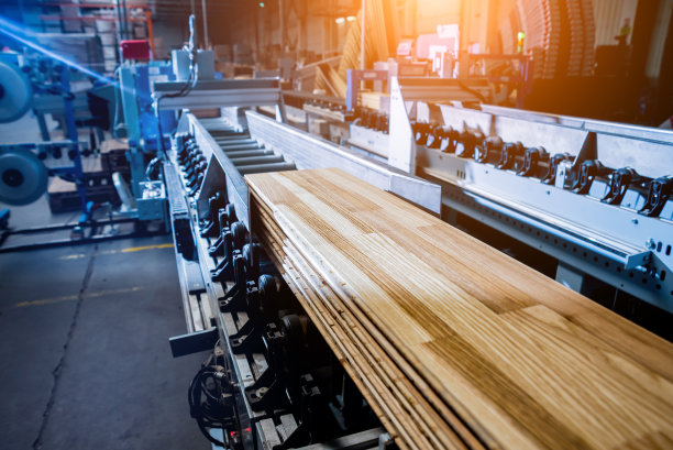 生产线的木地板工厂。数控自动木工机床。图片下载