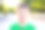 一个在彩色背景下微笑的孩子的肖像图片下载