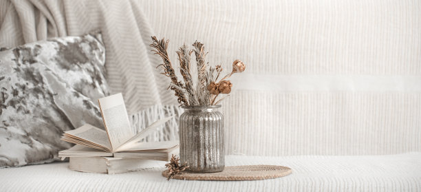 客厅装饰用的静物画。图片下载