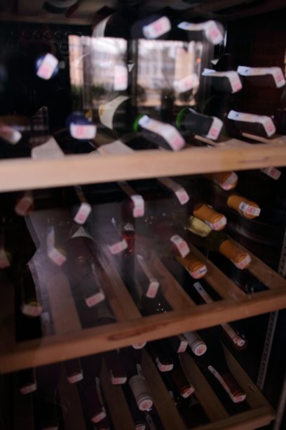 葡萄酒在冰箱中有自己特殊的温度图片下载