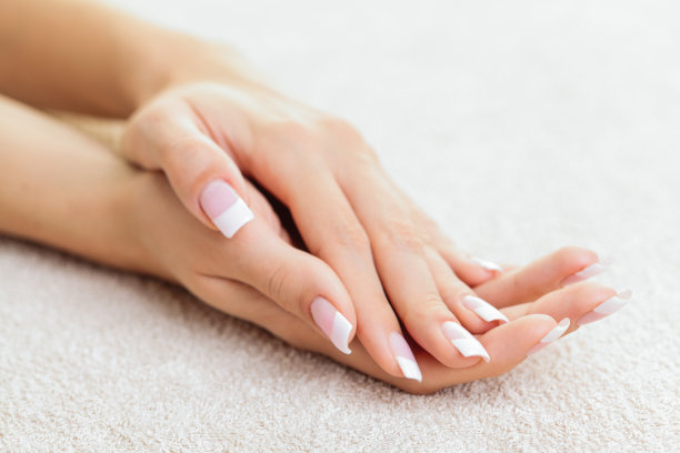 漂亮的手和指甲-美甲图片下载