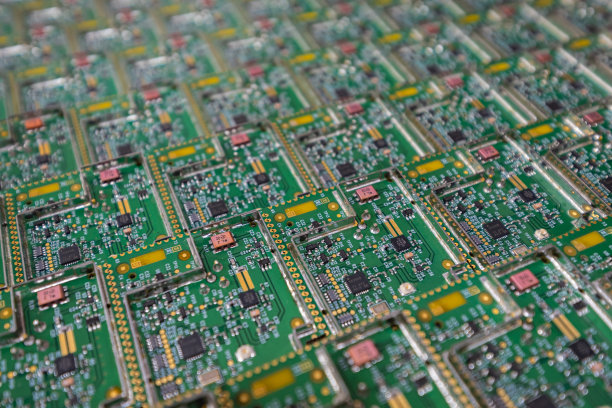 许多组装电路板图片下载