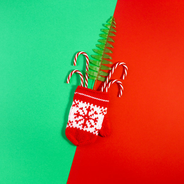 平躺照片与圣诞装饰几何红色和绿色的背景图片下载