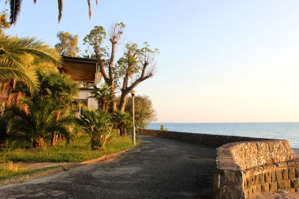 海边的堤岸。图片下载