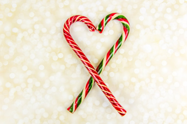 圣诞节的背景。两种不同的圣诞拐杖糖图片下载