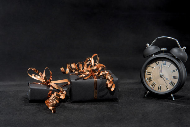 黑色礼盒。黑色星期五抽象图。购物与销售构成。图片下载