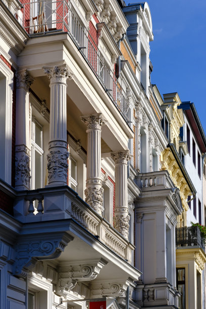 城市别墅立面风格为德国新文艺复兴或新古典主义。这些建筑建于1900年以前的“Gründerzeit”时期，位于亚琛。图片下载
